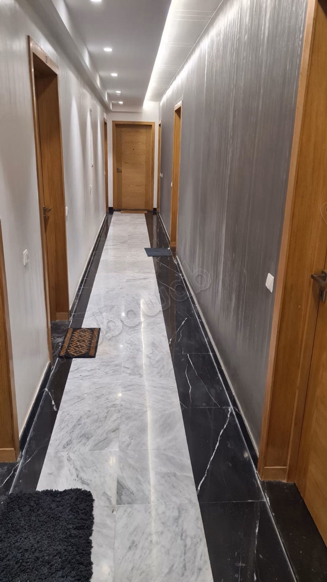 Affitto di un appartamento a La Gironde. Superficie di 95 m². Arredato