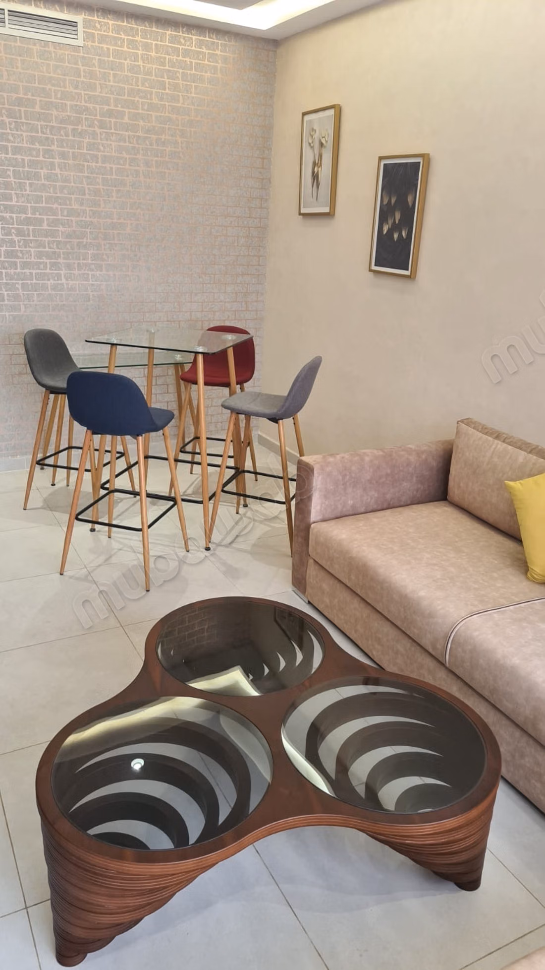 Affitto di un appartamento a La Gironde. Superficie di 95 m². Arredato