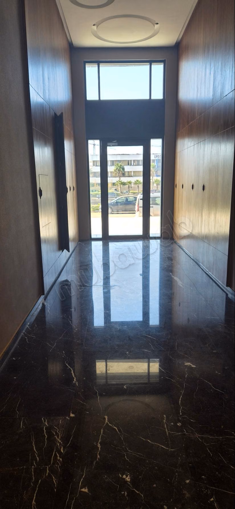 Bellissimi uffici in affitto a Oulfa. Superficie 150 m². Riscaldamento centralizzato e porta blindata