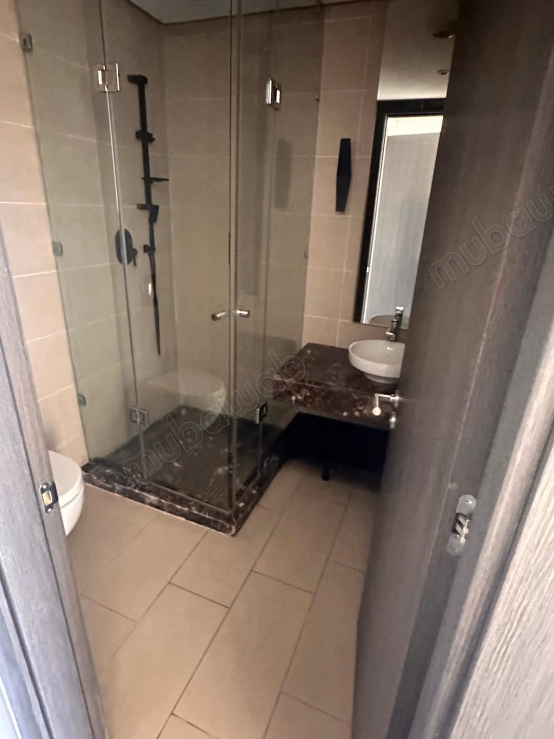 Prachtig appartement te huur in Ain Diab. 3 grote kamers. Residentie met conciërge, algemene airconditioning.