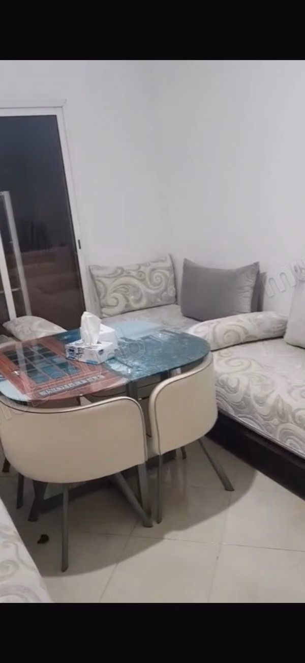Superbe appartement à vendre à Guéliz. Surface totale 51 m². Résidence avec concierge, climatisation générale