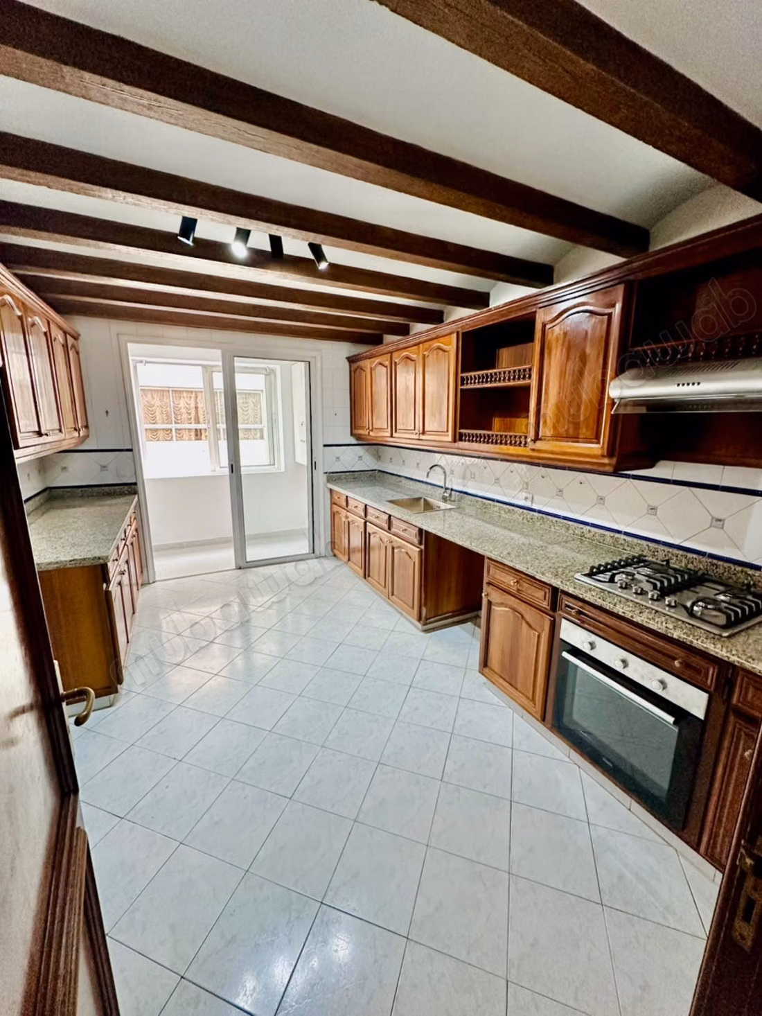 Très bel appartement en location à Maârif Extension. 3 chambres agréables. Ascenseur