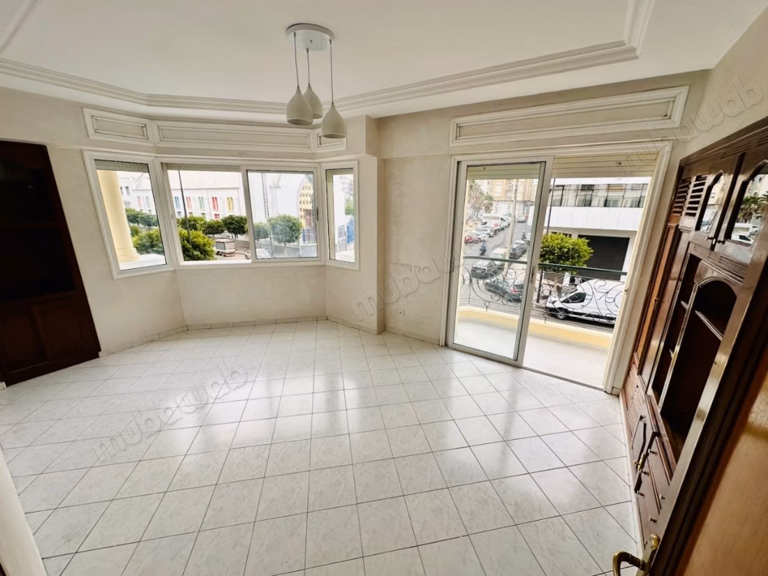 Très bel appartement en location à Maârif Extension. 3 chambres agréables. Ascenseur