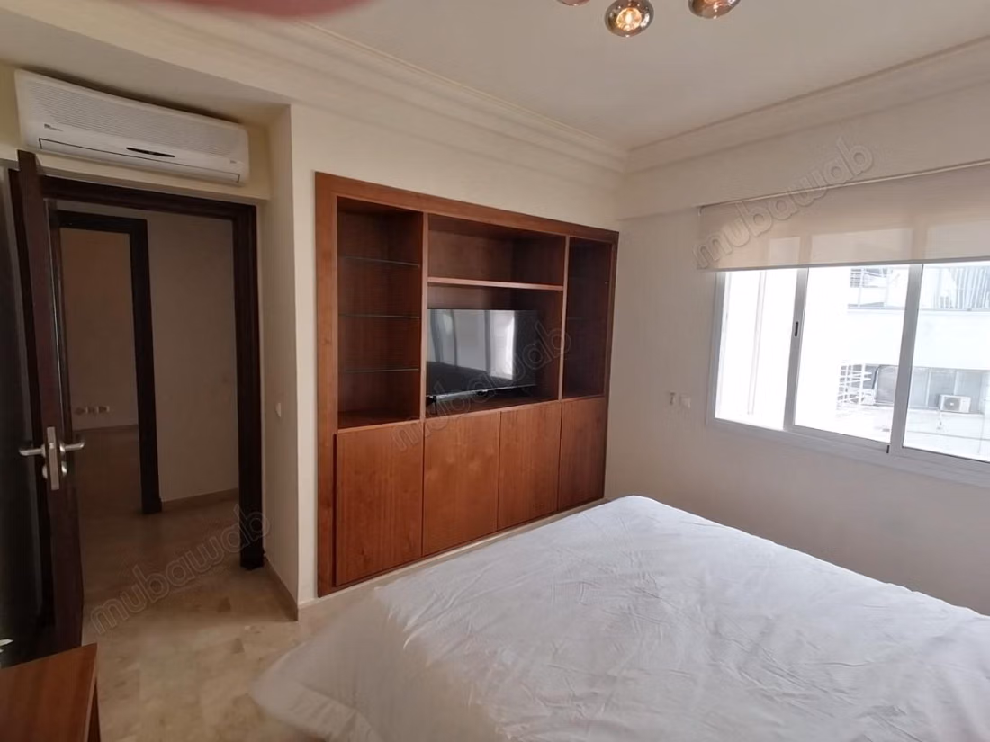 Louez cet appartement résidence les champs danfa à Anfa Supérieur. Surface totale 280 m². Bien meublé