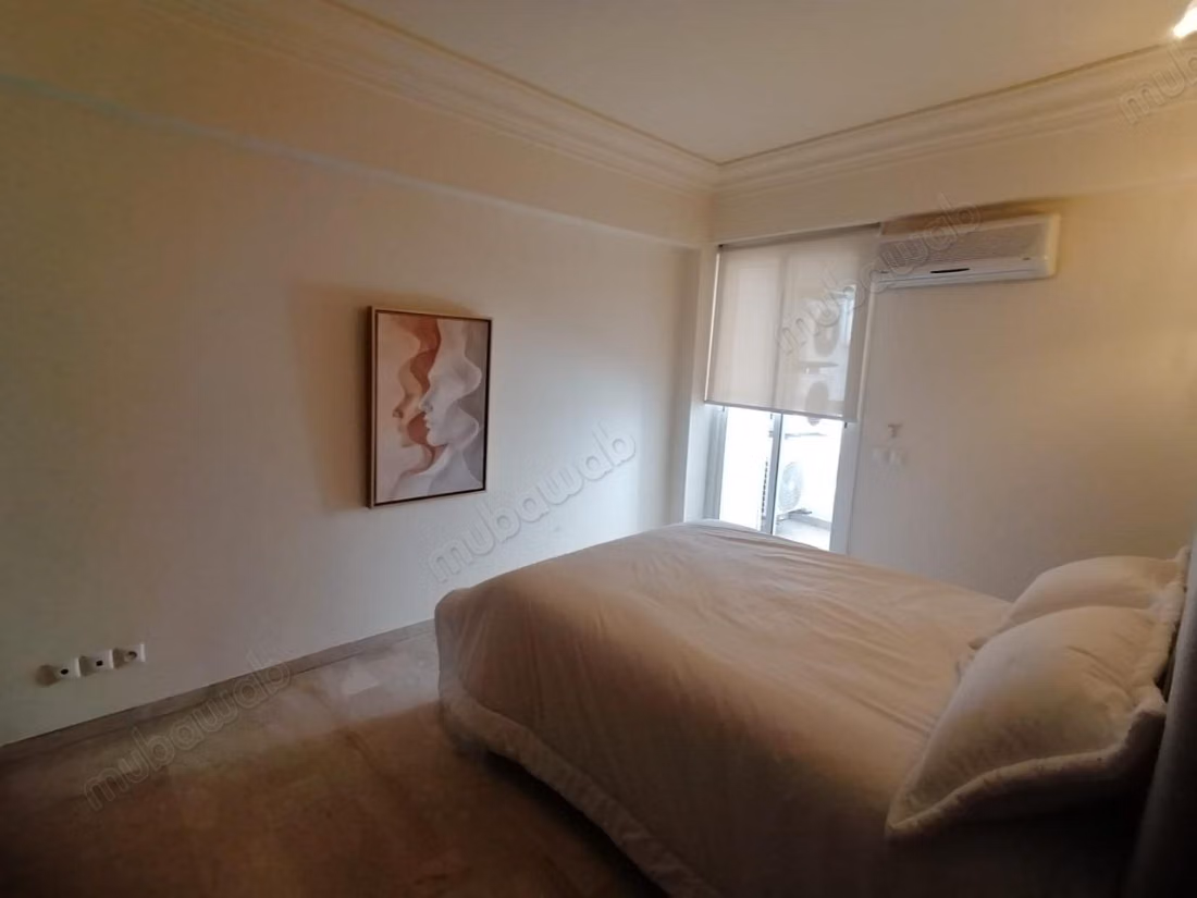 Louez cet appartement résidence les champs danfa à Anfa Supérieur. Surface totale 280 m². Bien meublé
