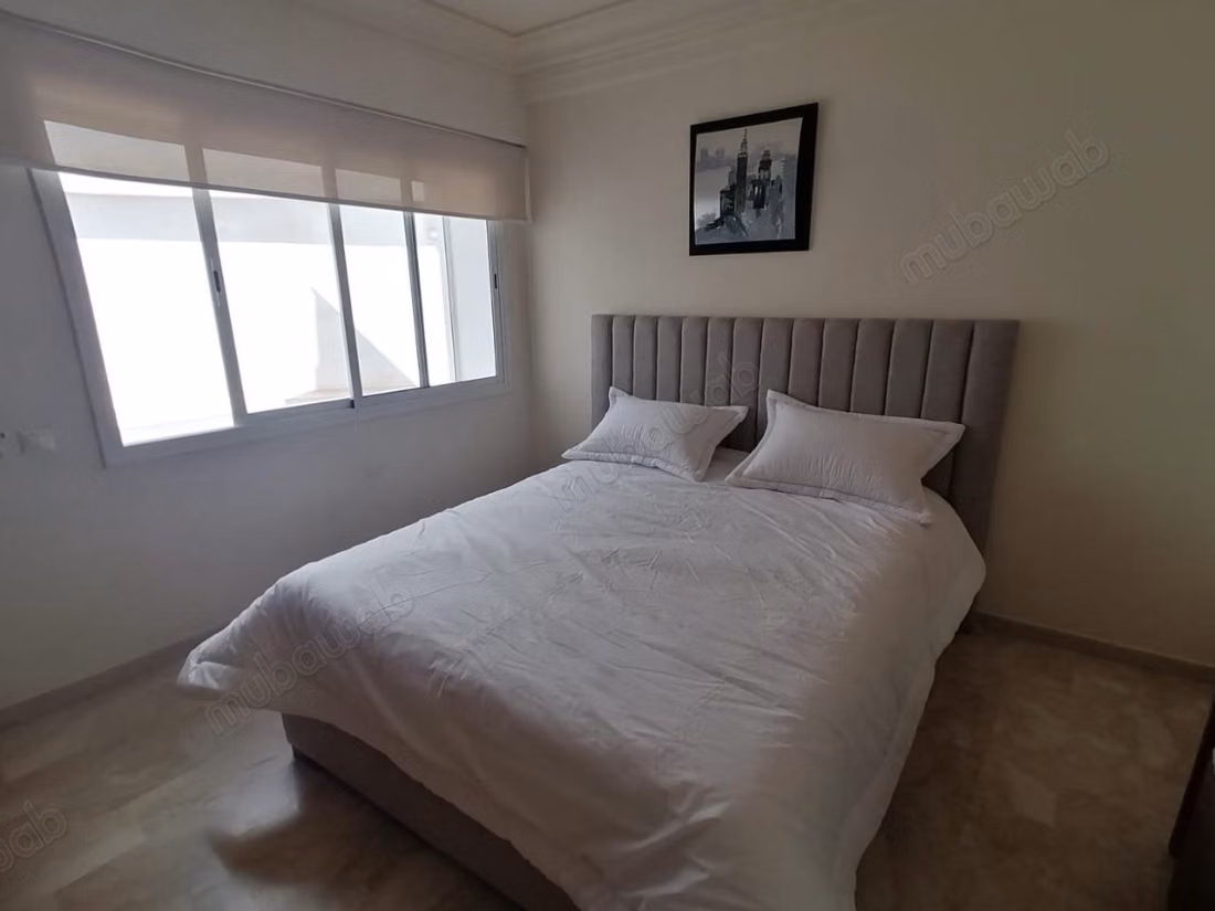 Louez cet appartement résidence les champs danfa à Anfa Supérieur. Surface totale 280 m². Bien meublé