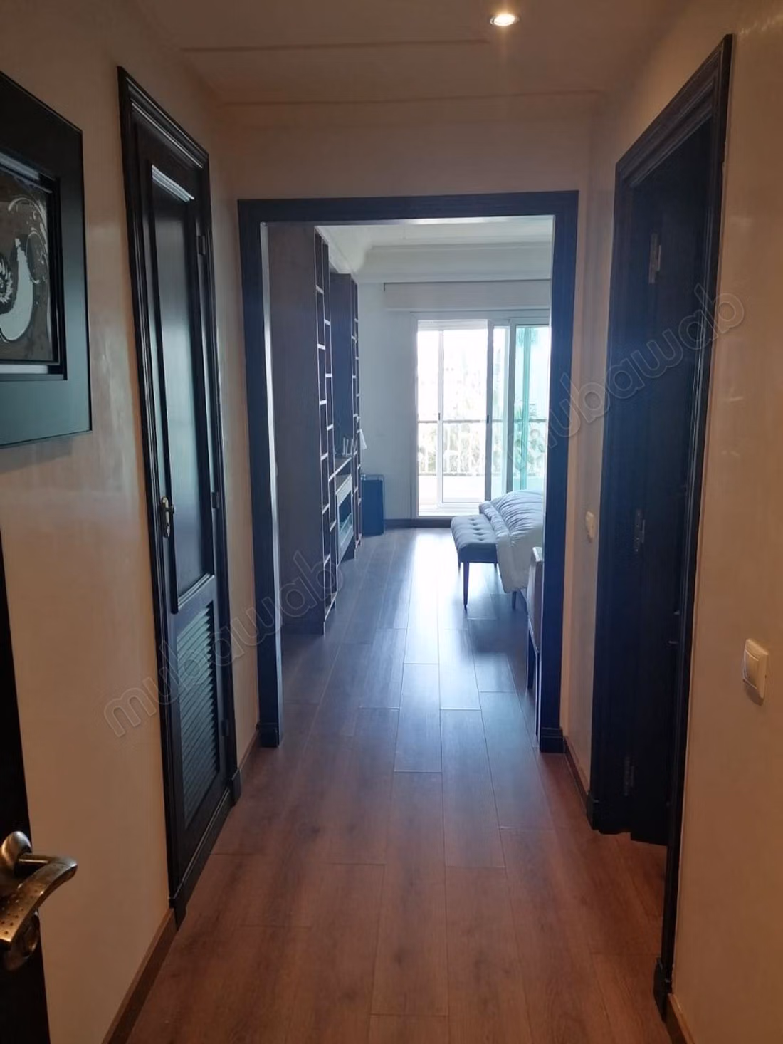 Louez cet appartement résidence les champs danfa à Anfa Supérieur. Surface totale 280 m². Bien meublé