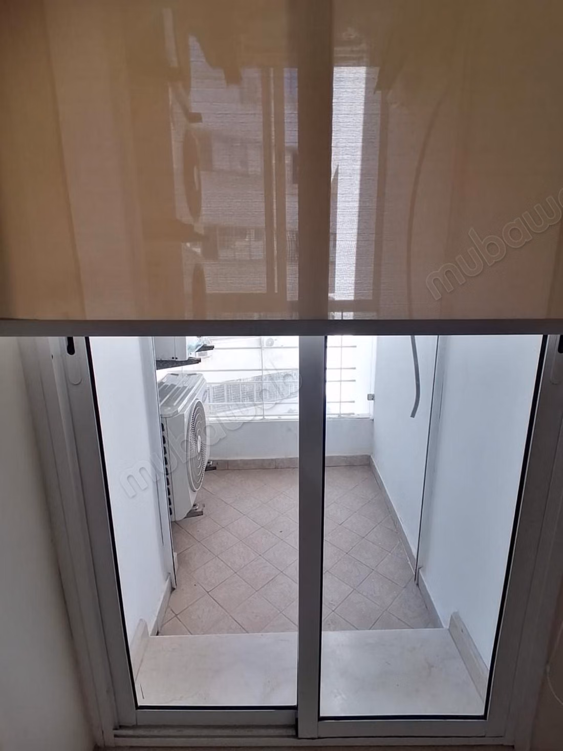 Louez cet appartement résidence les champs danfa à Anfa Supérieur. Surface totale 280 m². Bien meublé