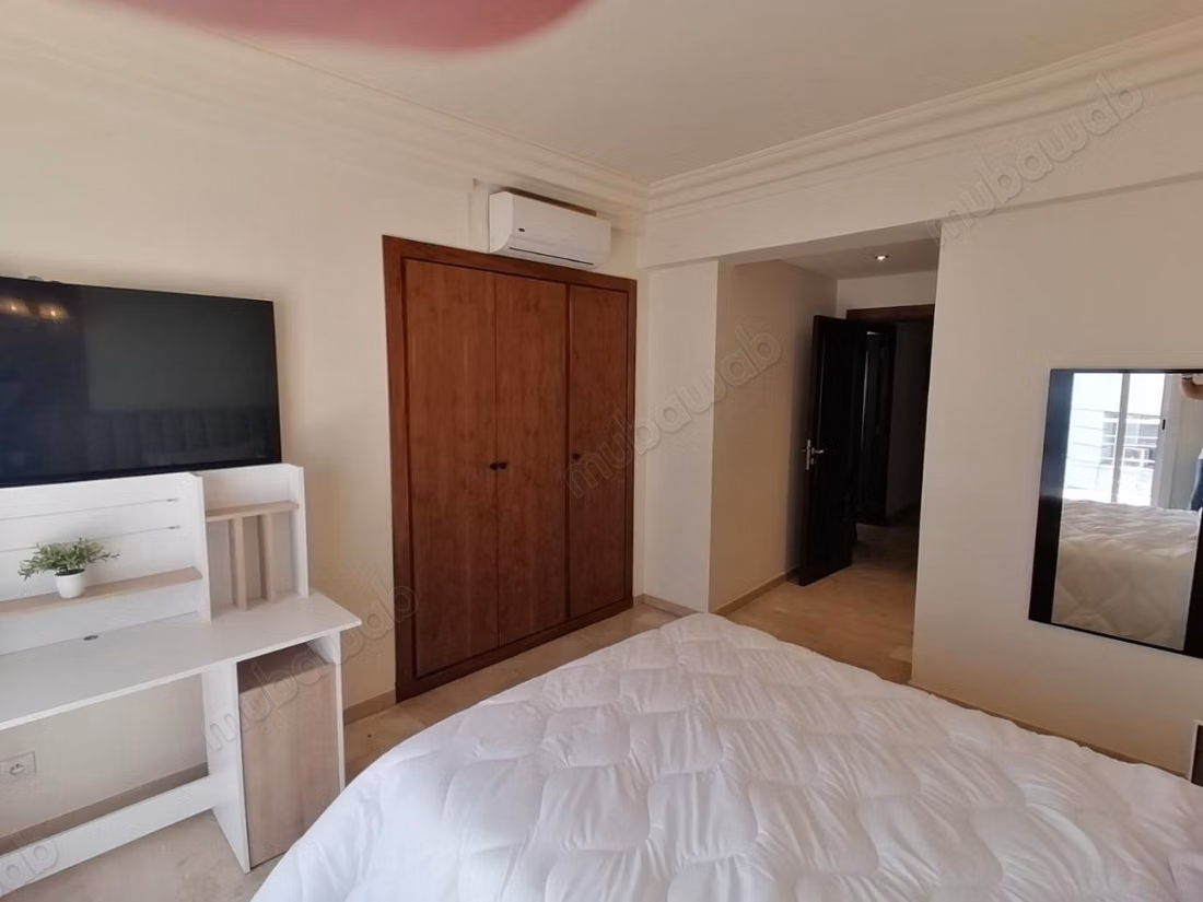 Louez cet appartement résidence les champs danfa à Anfa Supérieur. Surface totale 280 m². Bien meublé