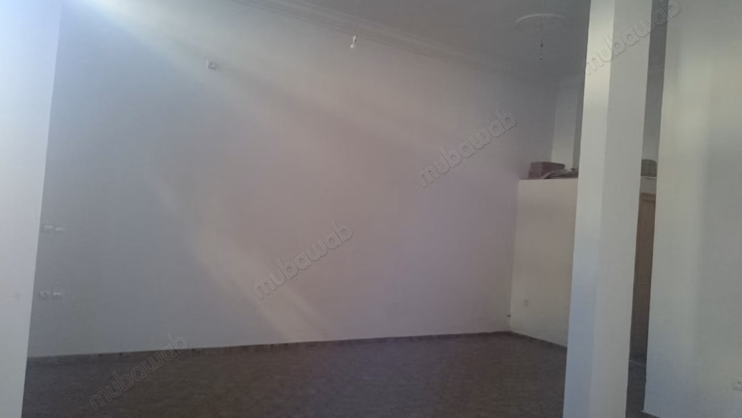 Winkel van 39m² in Hay Salam met twee garages, een Titel