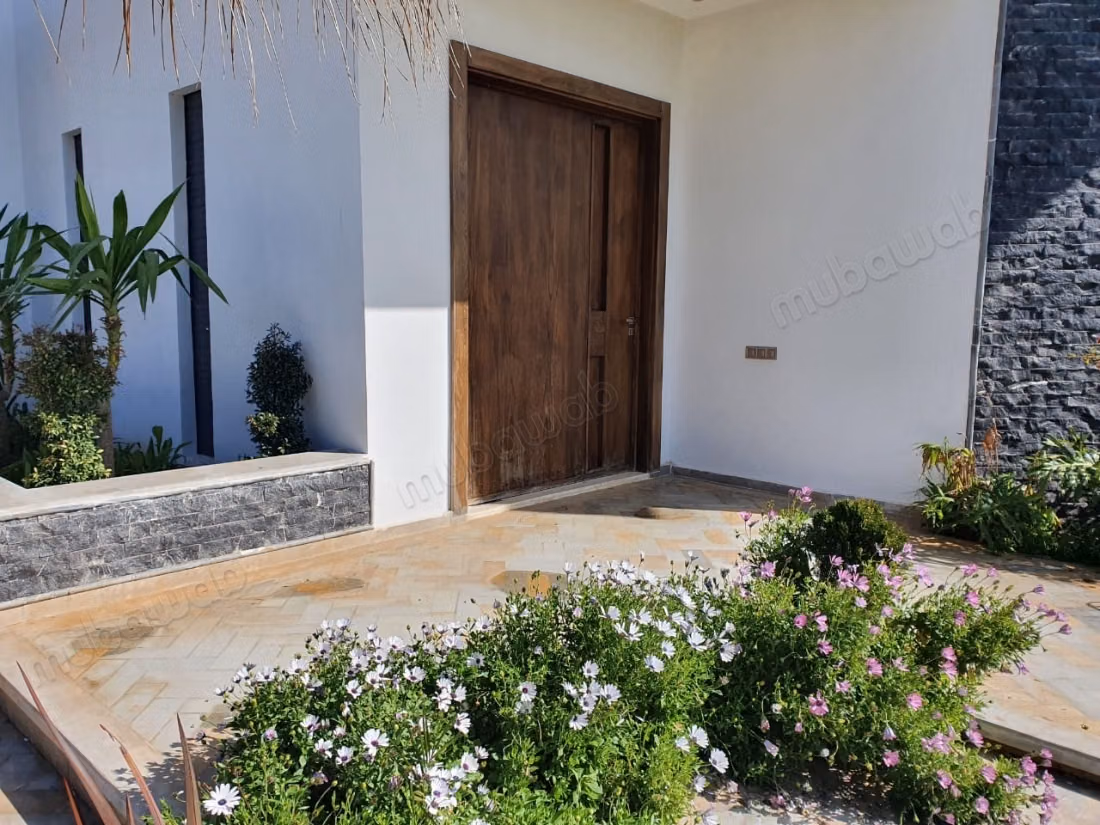 Casa di alto livello in vendita a El Menzeh. 4 camere confortevoli. Servizio di portineria, bella piscina