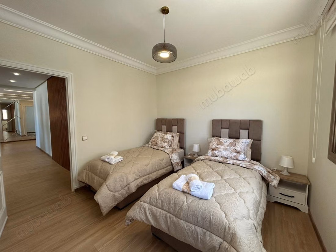 Location d'un appartement à De La Plage. Superficie 132 m². Bien meublé