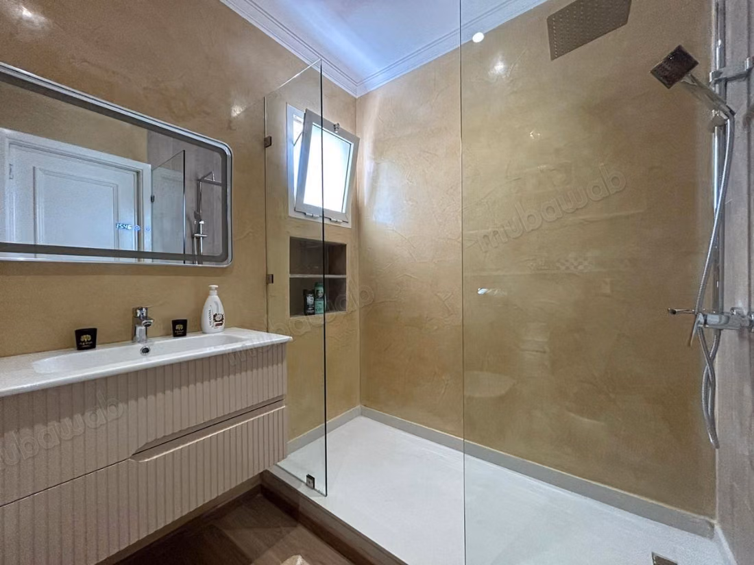 Location d'un appartement à De La Plage. Superficie 132 m². Bien meublé
