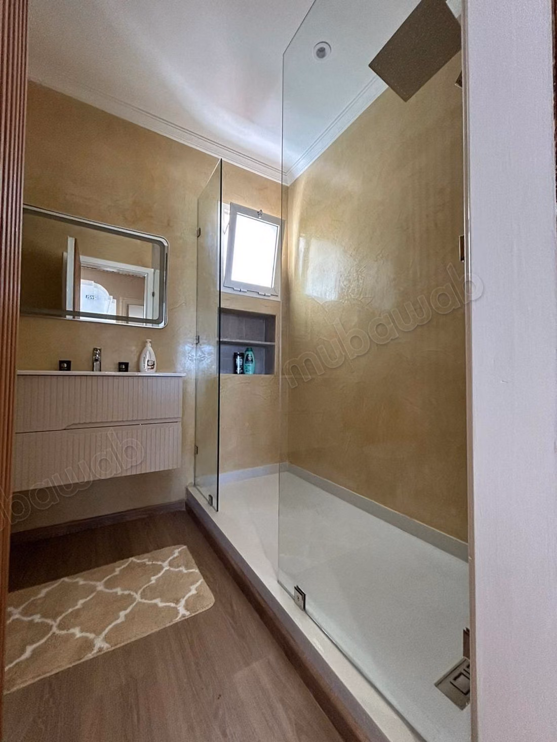 Location d'un appartement à De La Plage. Superficie 132 m². Bien meublé