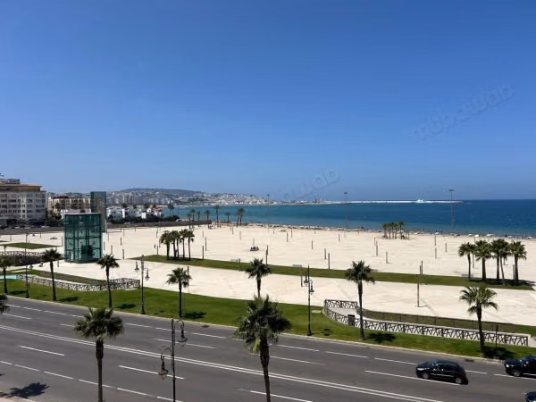 Location d'un appartement à De La Plage. Superficie 132 m². Bien meublé
