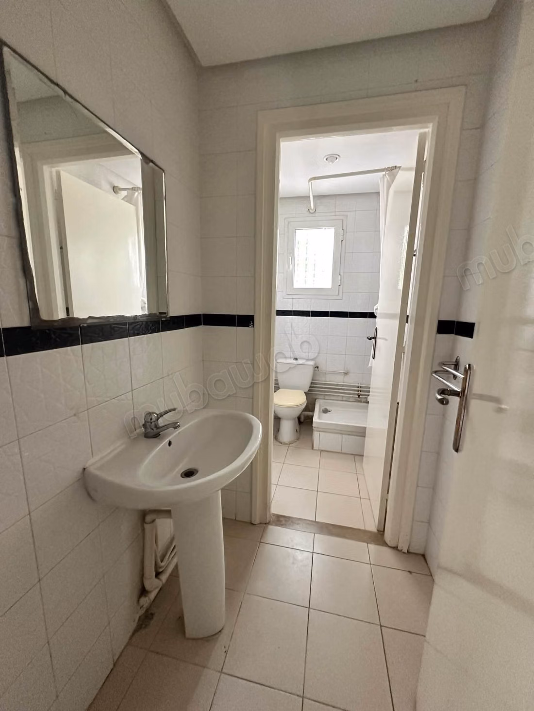 Affitto villa di alta classe a Les Berges Du Lac 1. Superficie di 220 m². Servizio di portineria disponibile, impianto di climatizzazione