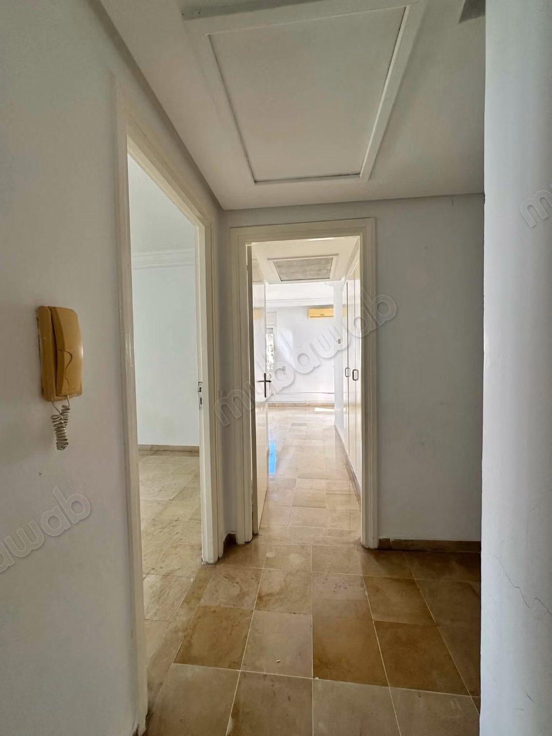 Affitto villa di alta classe a Les Berges Du Lac 1. Superficie di 220 m². Servizio di portineria disponibile, impianto di climatizzazione