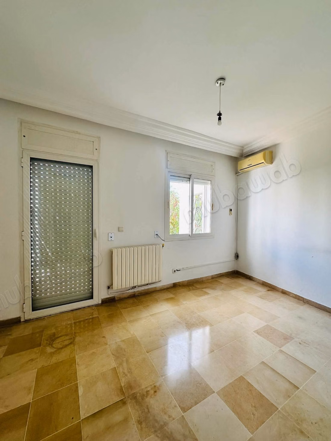 Affitto villa di alta classe a Les Berges Du Lac 1. Superficie di 220 m². Servizio di portineria disponibile, impianto di climatizzazione