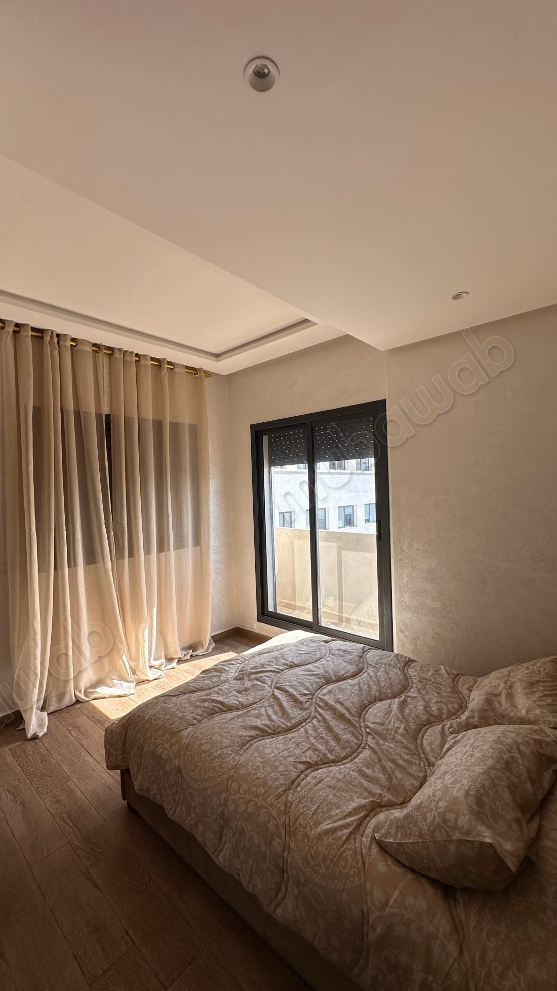 Appartementen te huur in Aïn Sebaâ. 3 grote kamers. Concierge service en airconditioning