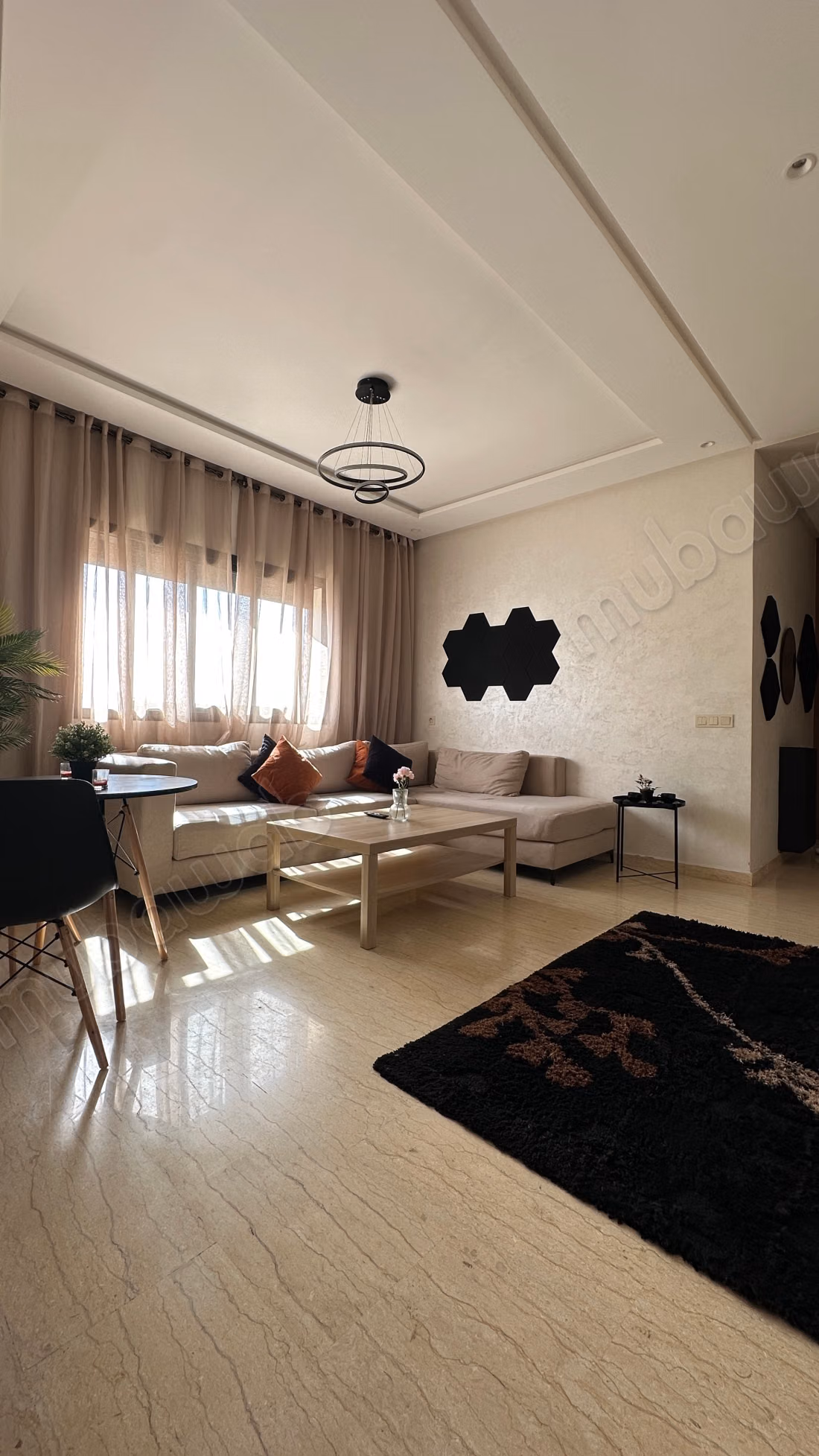 Appartementen te huur in Aïn Sebaâ. 3 grote kamers. Concierge service en airconditioning