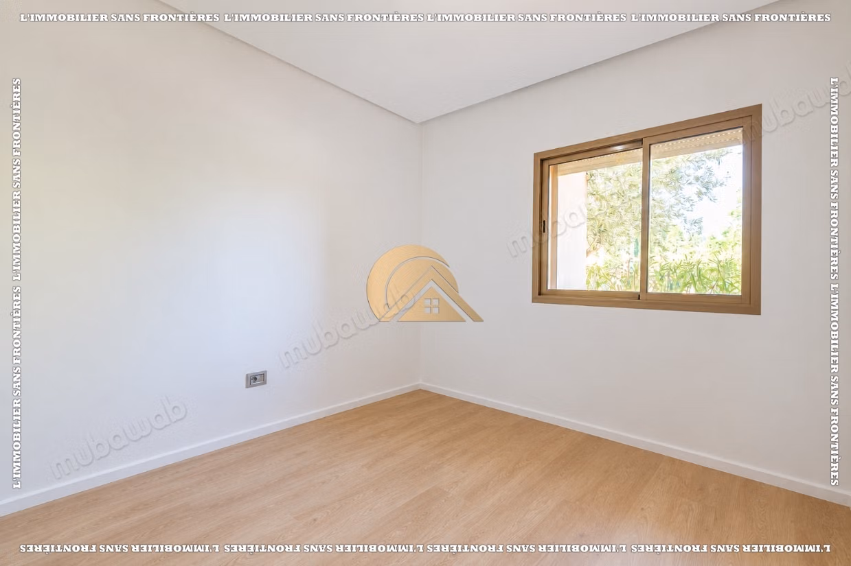 100 m² Apartment for rent in Prestigia – Ground floor, 3 bedrooms, private garden and communal pool