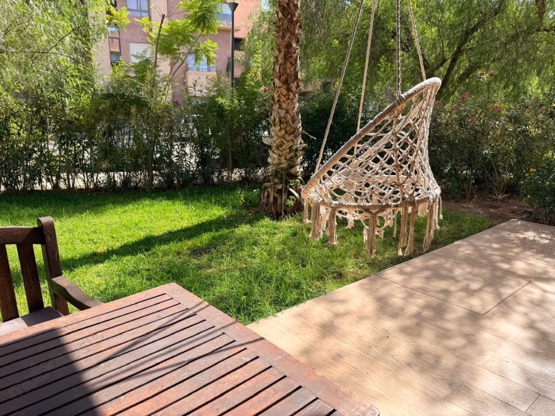 Appartamento con 1 camera da letto arredato in affitto a lungo termine con piscina
