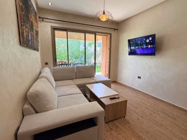 Apartamento de 1 habitación amueblado en alquiler a largo plazo con piscina