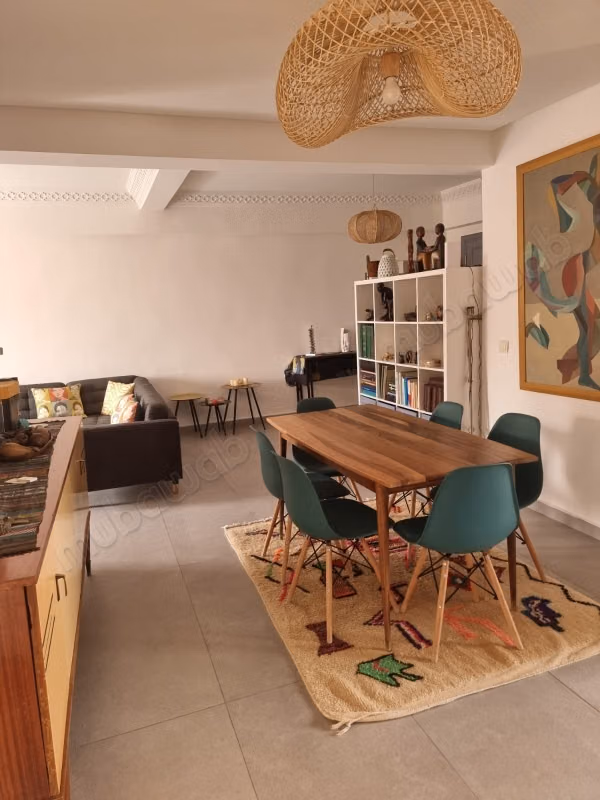 Très bel appartement en location à Camp Al Ghoul.
Surface totale 90 m².
Bien meublé
