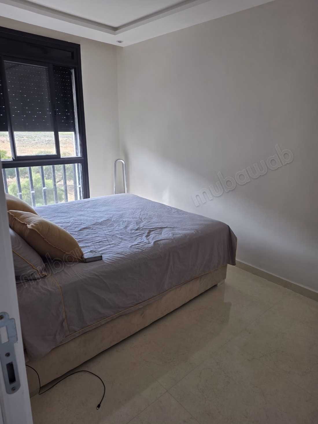 Superbe appartement à vendre à Boukhalef. 
2 grandes pièces. 
Service de concierge et climatisation — 4