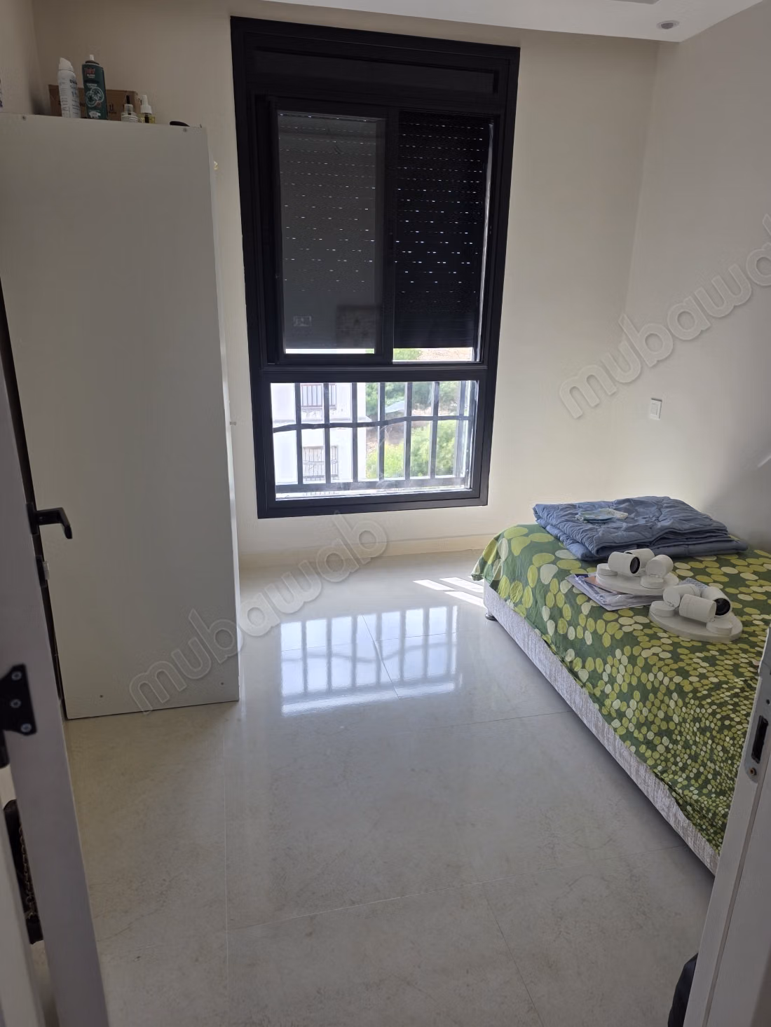 Superbe appartement à vendre à Boukhalef. 
2 grandes pièces. 
Service de concierge et climatisation — 5