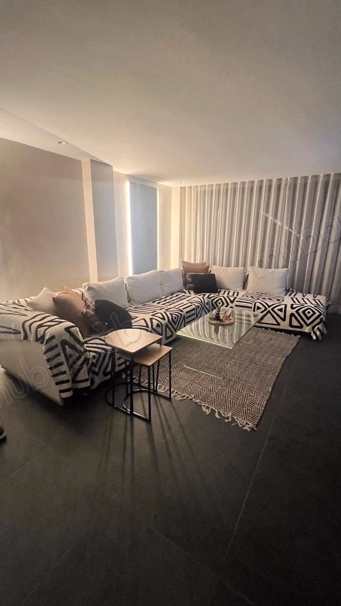 A LOUER duplex avec terrasse 
Quartier des Hopitaux
