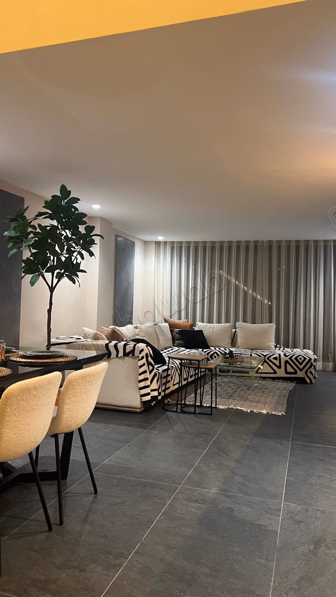 A LOUER duplex avec terrasse 
Quartier des Hopitaux
