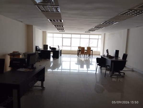 Oficinas en alquiler en el centro de la ciudad. Superficie de 100 m²