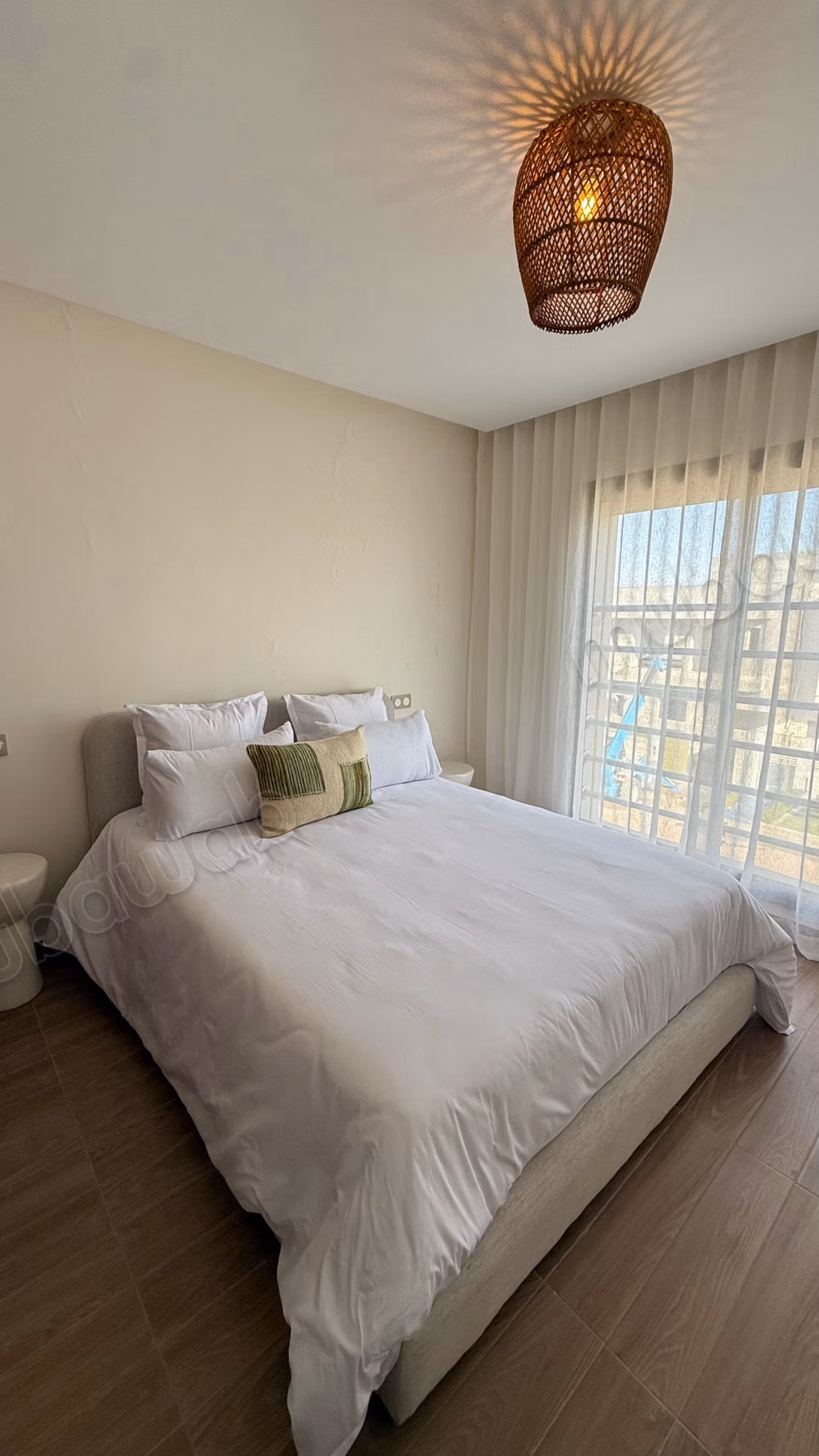Superbe appartement à louer à Route de l'Ourika.
Surface totale 100 m².
Meublé