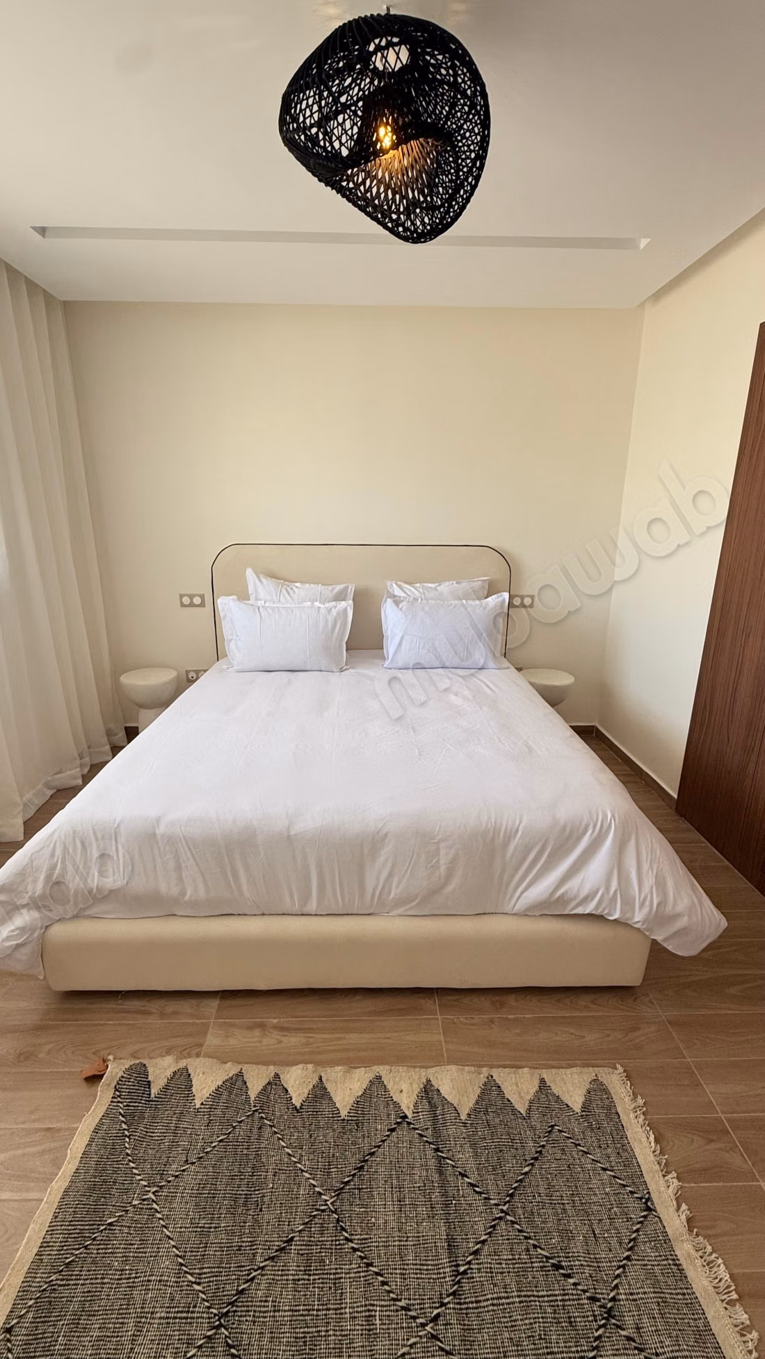 Superbe appartement à louer à Route de l'Ourika.
Surface totale 100 m².
Meublé