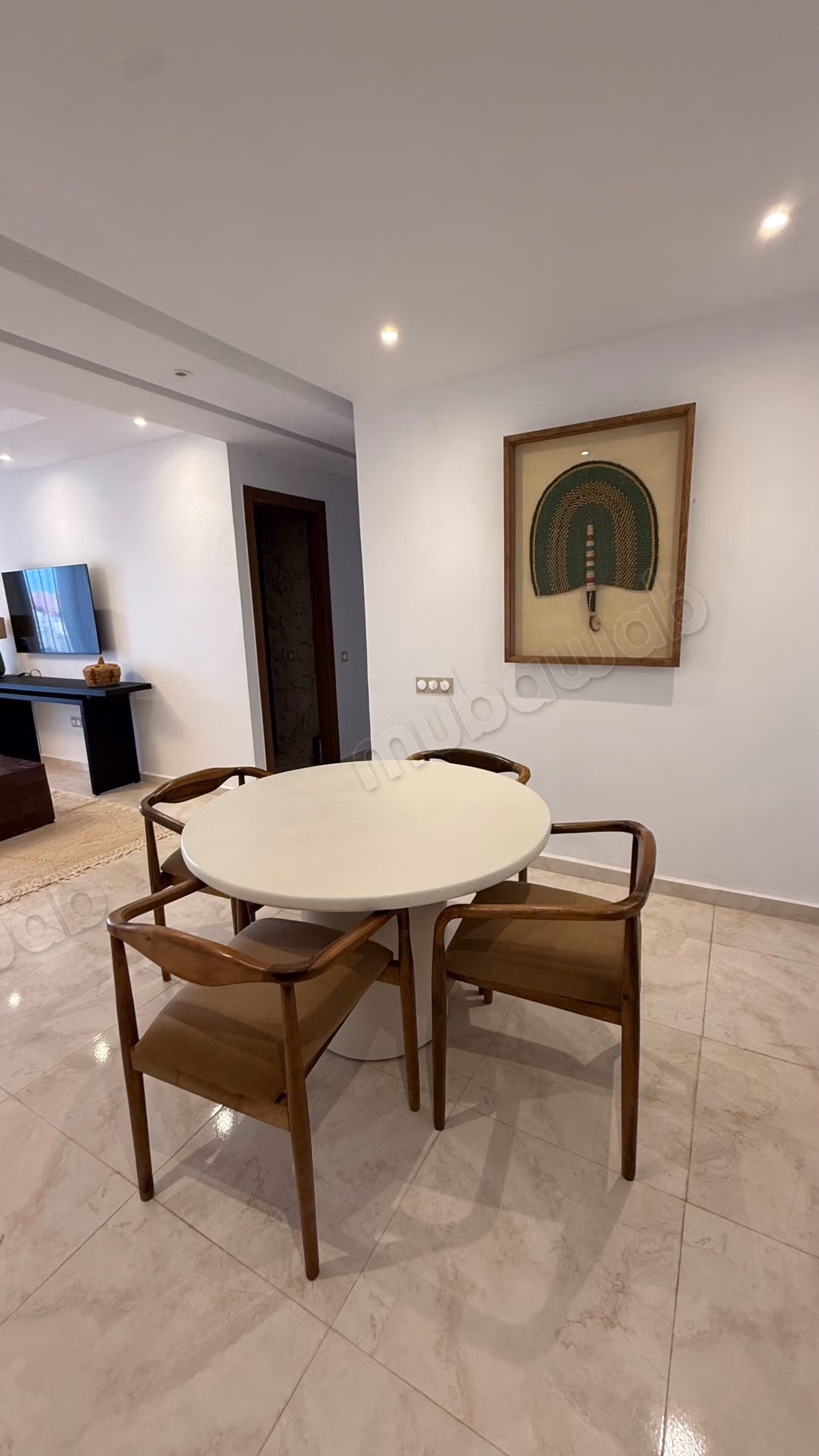 Superbe appartement à louer à Route de l'Ourika.
Surface totale 100 m².
Meublé