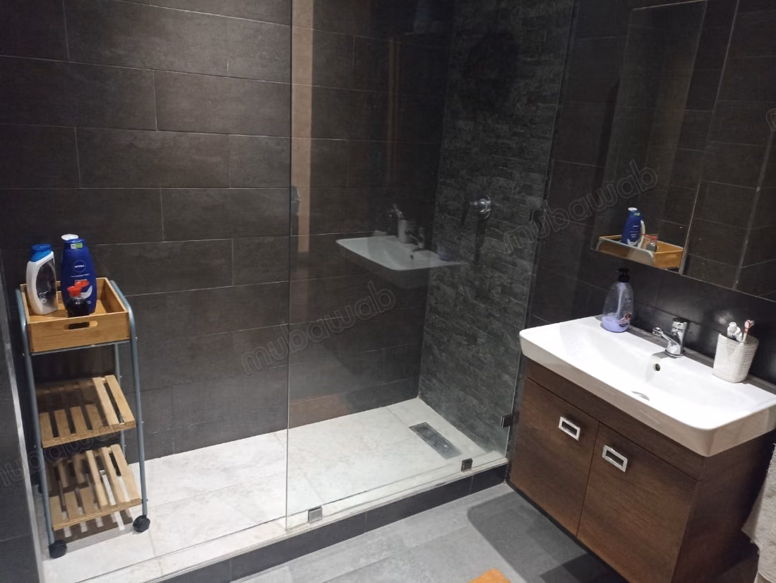 Superbe appartement à vendre à Les Hôpitaux. 2 chambres agréables. Ascenseur et garage — 4