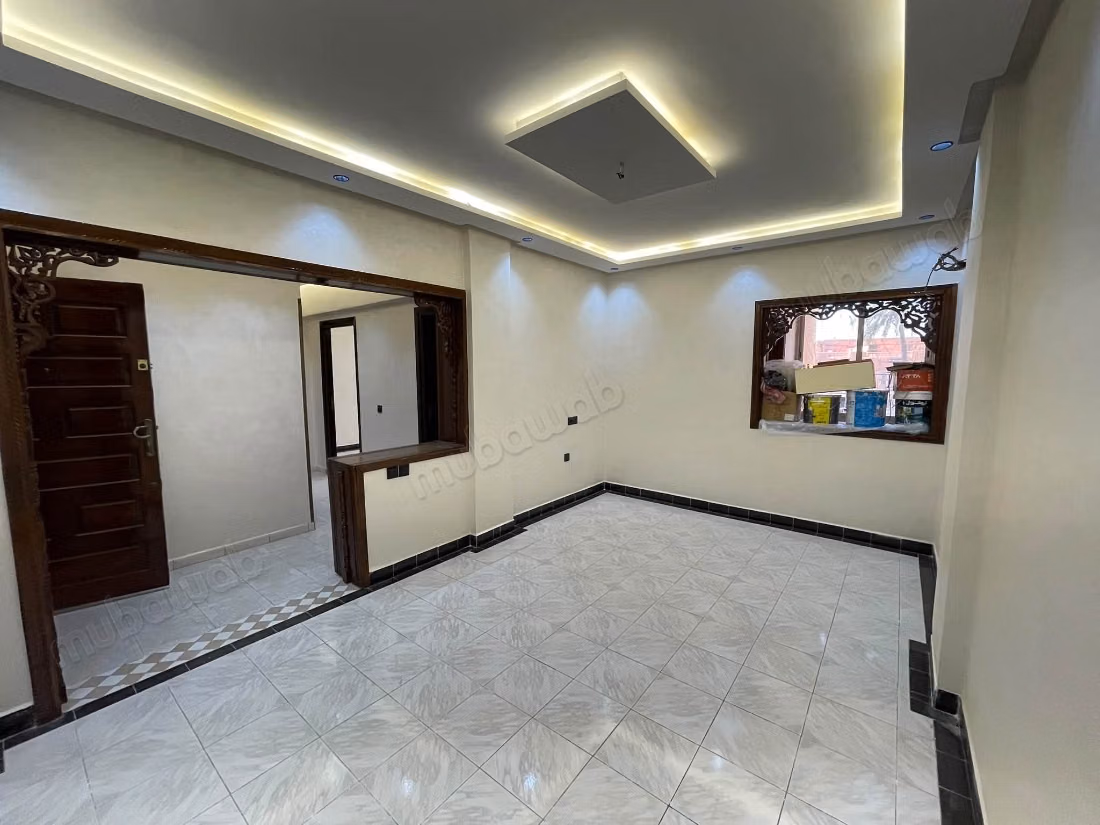 Empty apartment with 2 bedrooms next to Raouidate