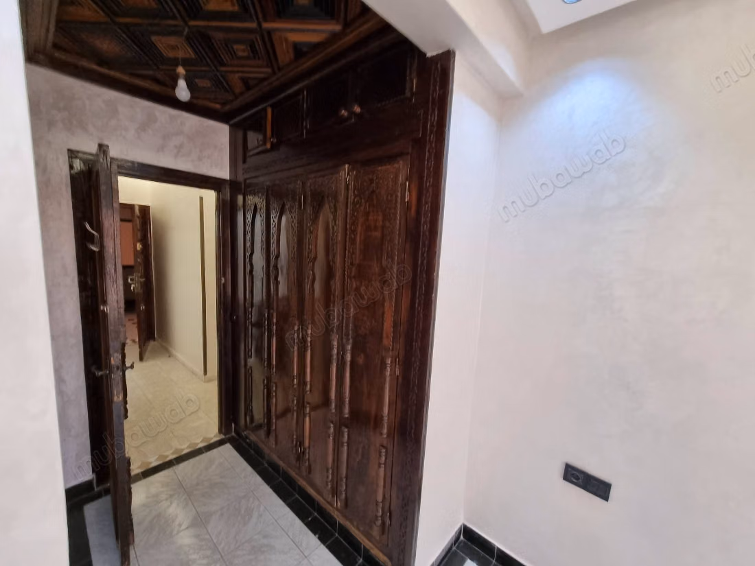 Empty apartment with 2 bedrooms next to Raouidate