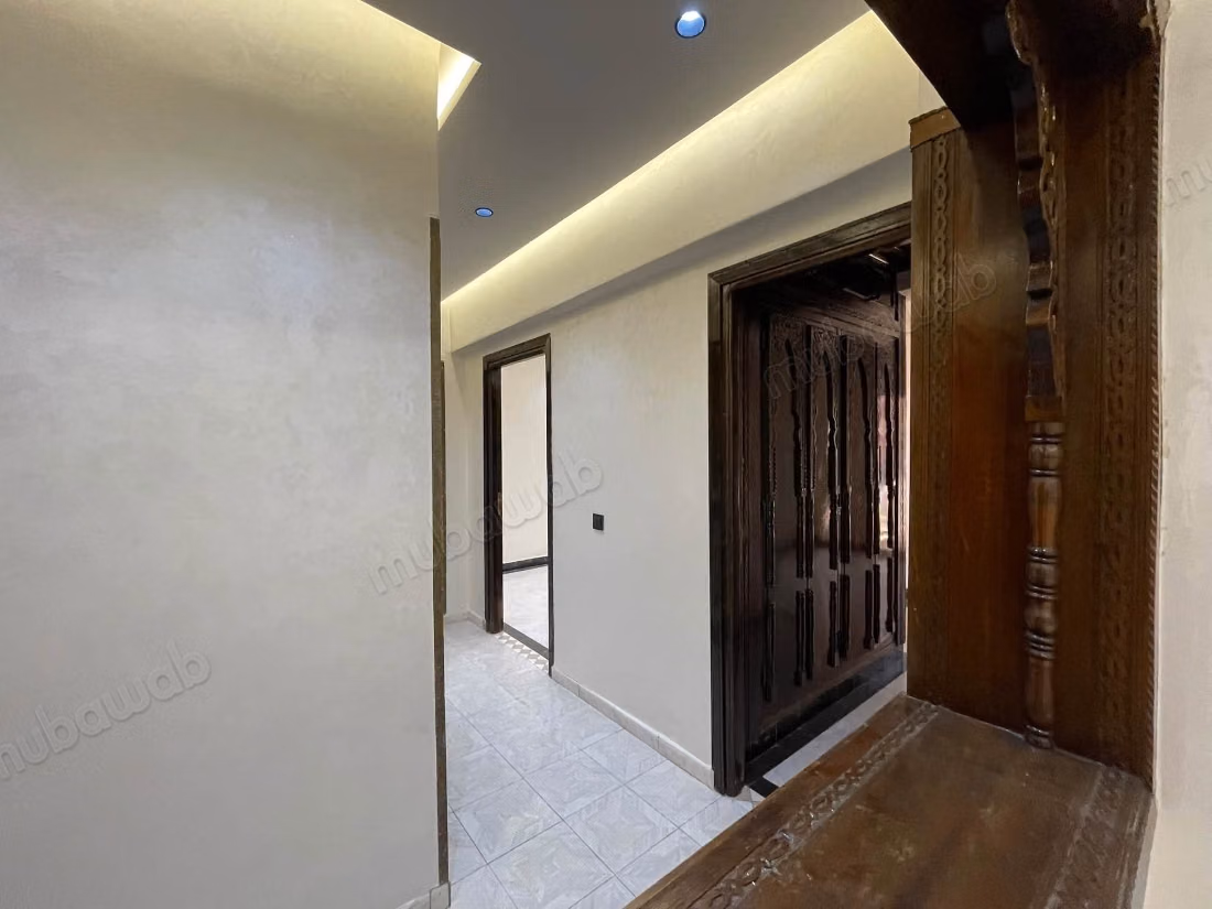 Empty apartment with 2 bedrooms next to Raouidate