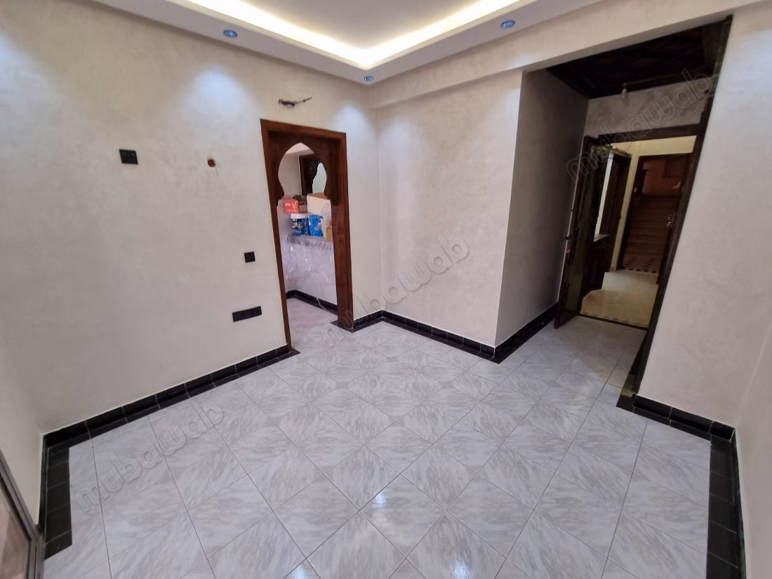 Empty apartment with 2 bedrooms next to Raouidate