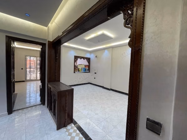 Empty apartment with 2 bedrooms next to Raouidate