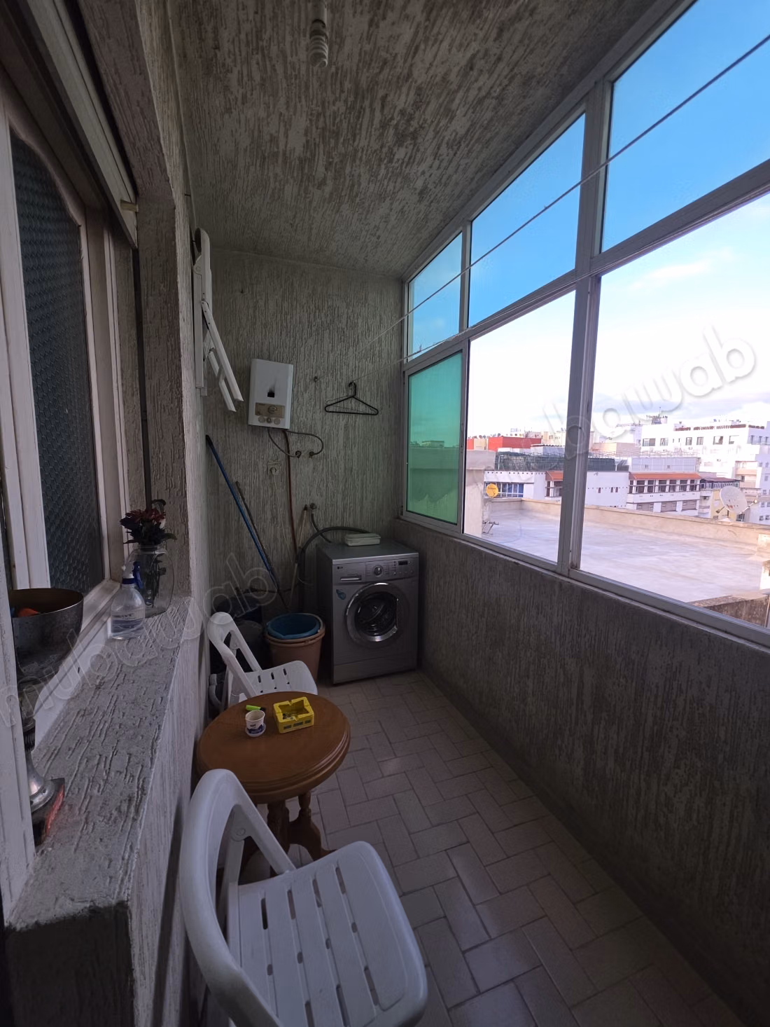 Très bel appartement en location à Mozart. 
4 grandes pièces. 
Meublé