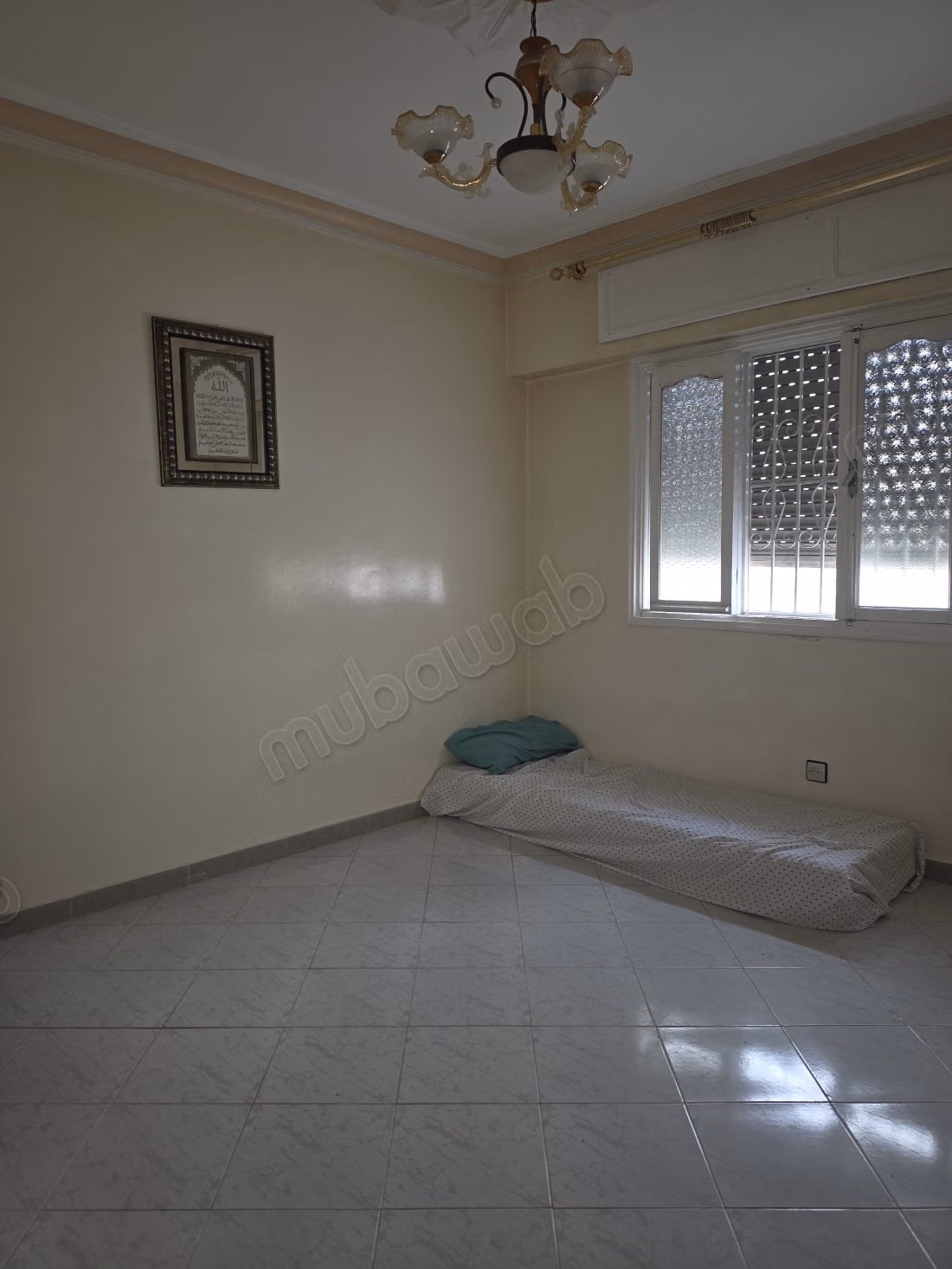 Très bel appartement en location à Mozart. 
4 grandes pièces. 
Meublé