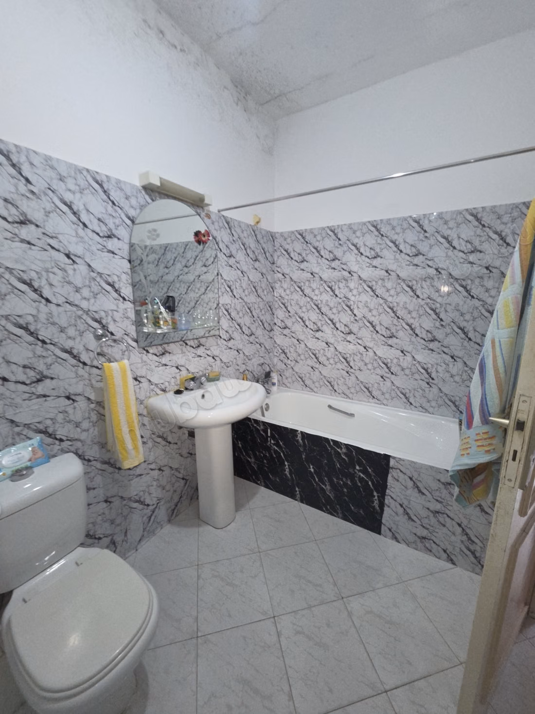 Très bel appartement en location à Mozart. 
4 grandes pièces. 
Meublé