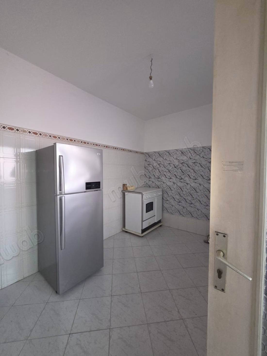 Très bel appartement en location à Mozart. 
4 grandes pièces. 
Meublé