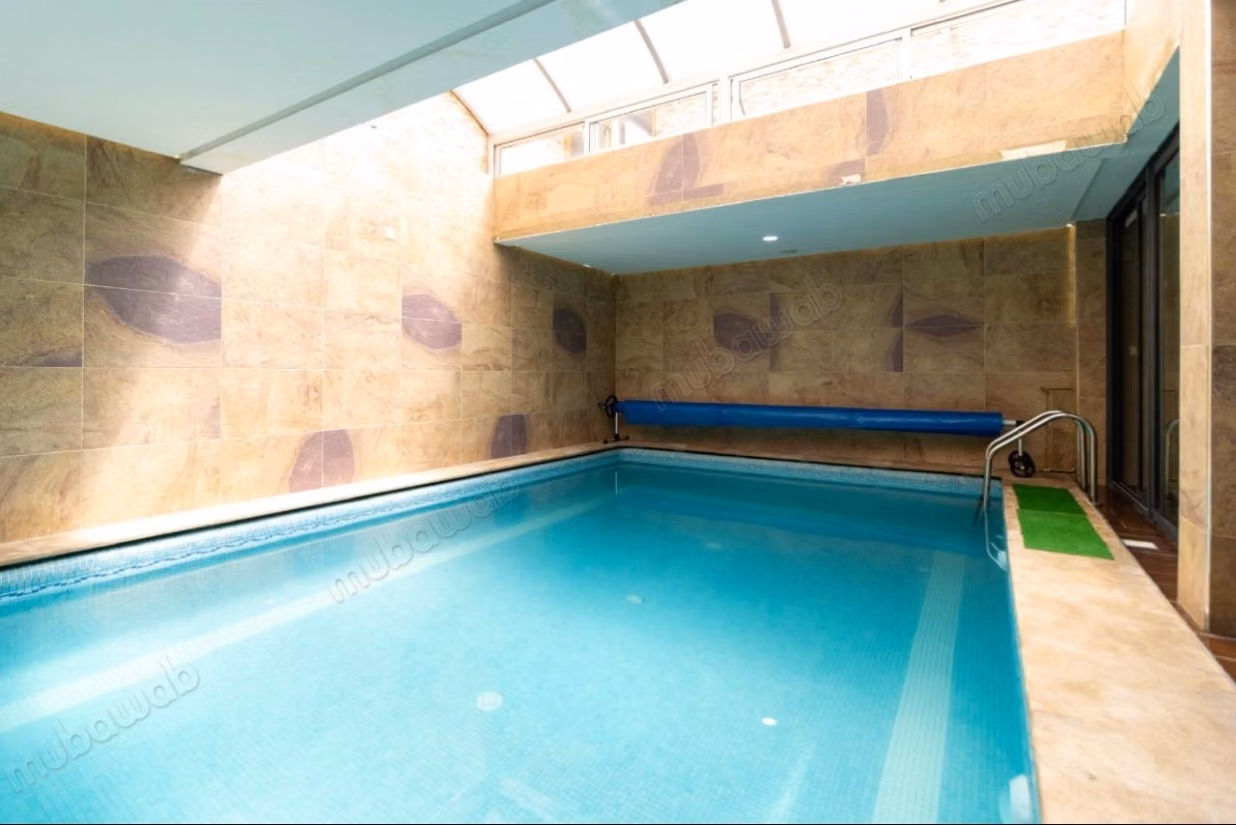 Magnifique Villa à louer vide ou meublé 
Aindiab avec piscine couverte