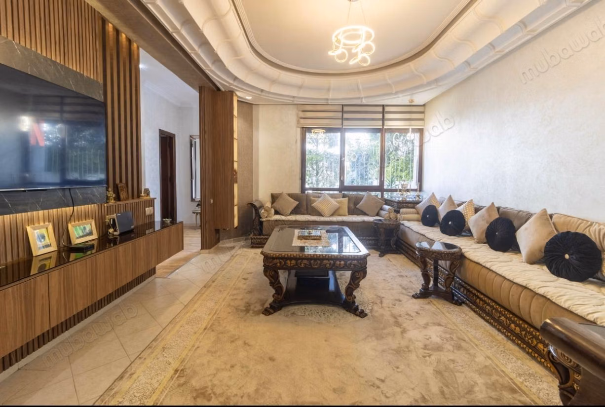 Magnifique Villa à louer vide ou meublé 
Aindiab avec piscine couverte