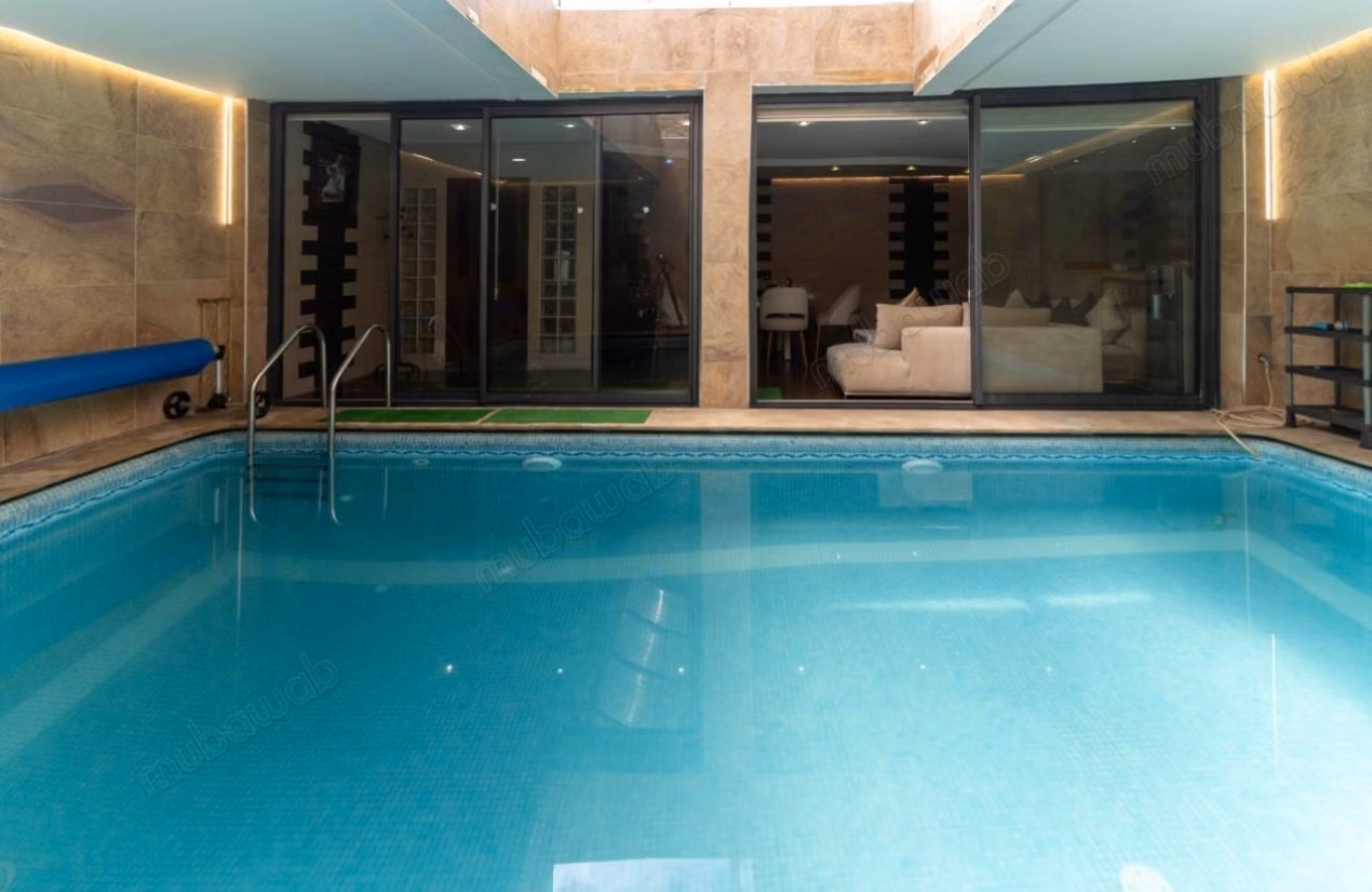 Magnifique Villa à louer vide ou meublé 
Aindiab avec piscine couverte