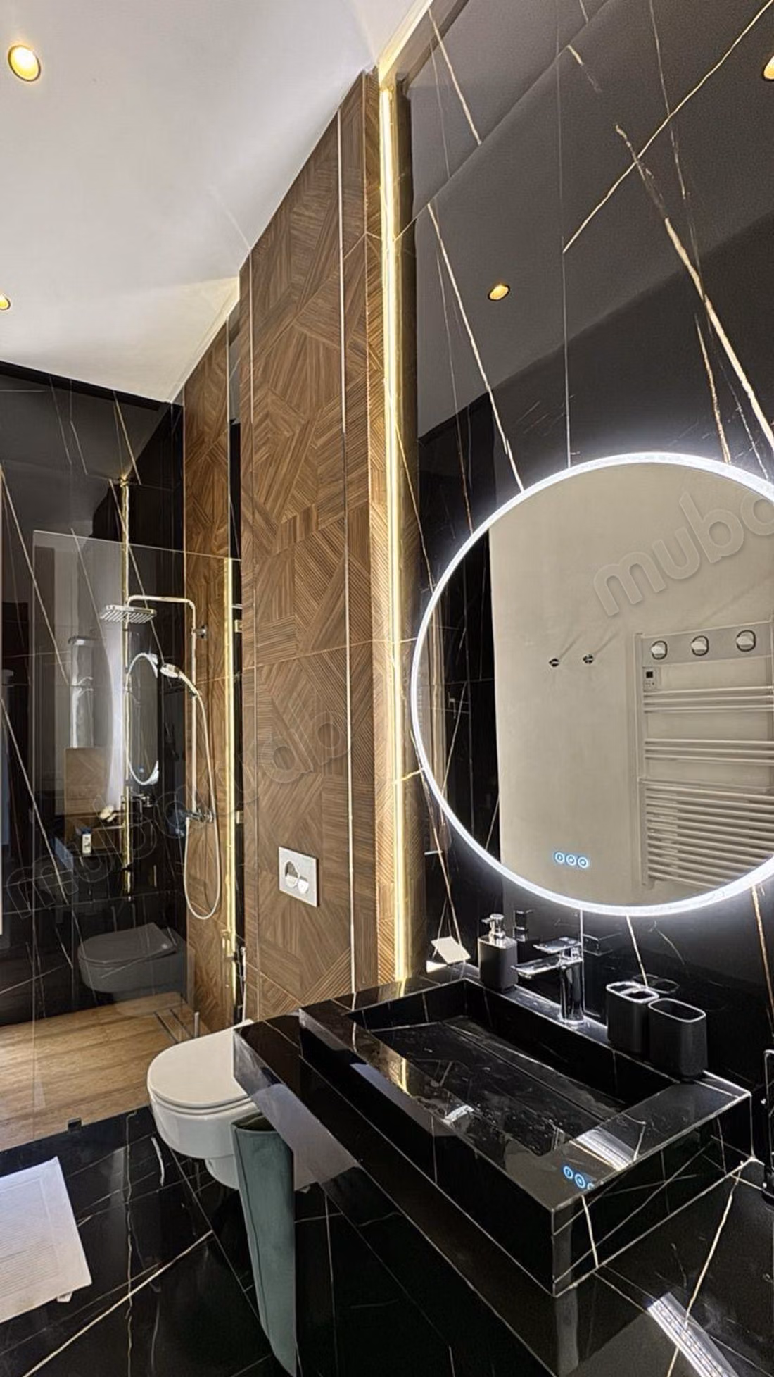 Single-storey villa with 3 suites and a pool on 1,100 m2